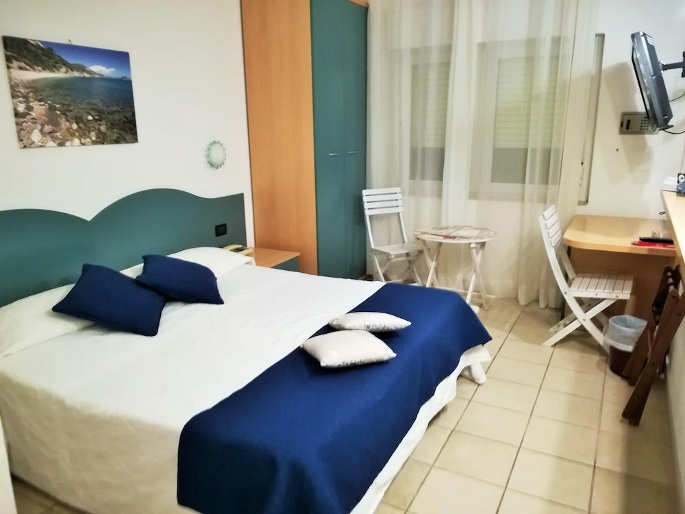 Hotel La Caletta Порто Санто Стефано Екстериор снимка