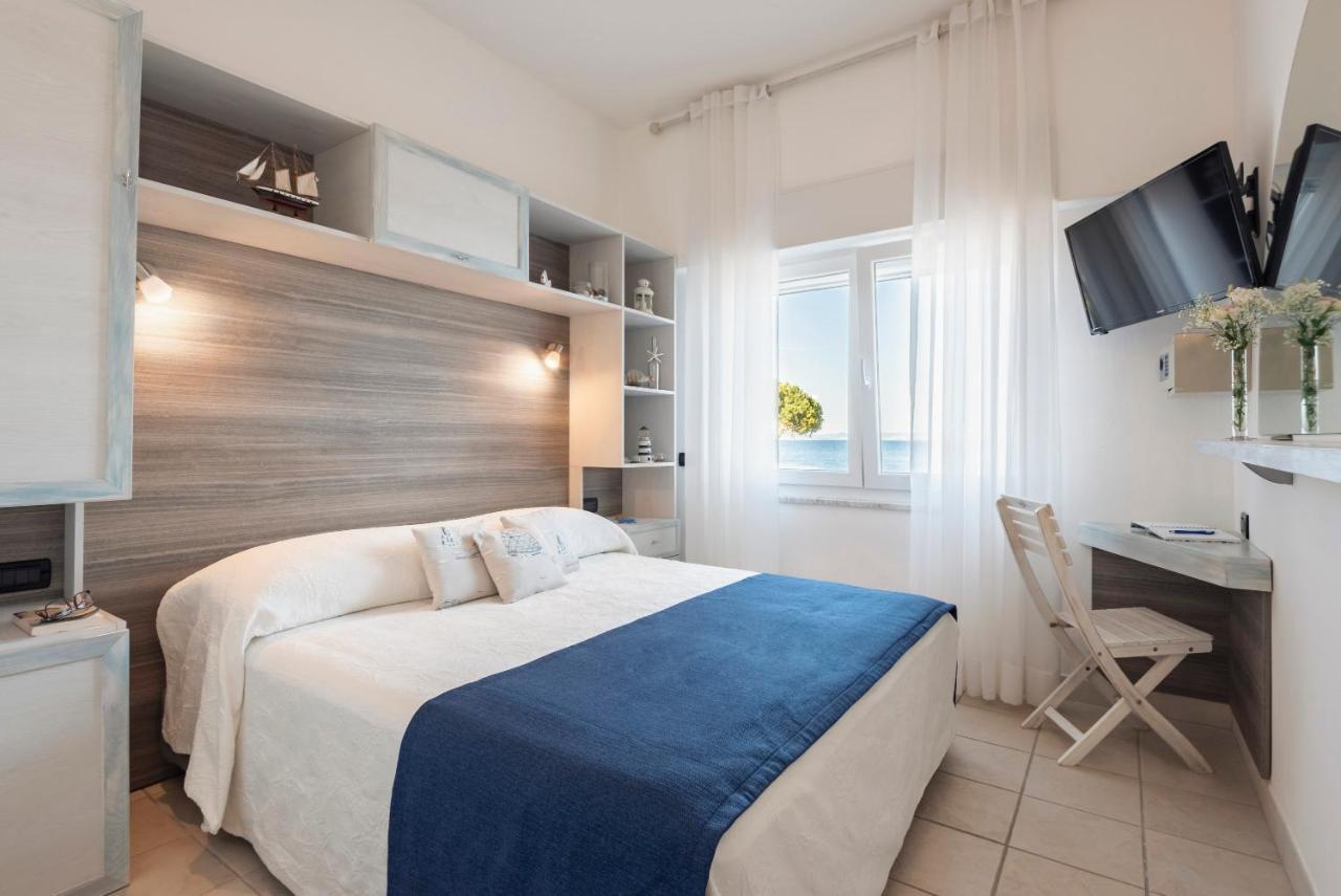 Hotel La Caletta Порто Санто Стефано Екстериор снимка