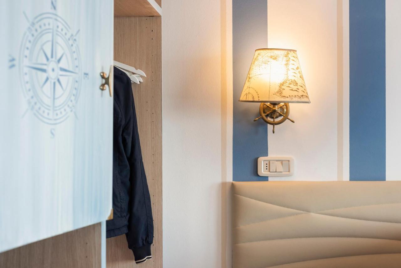 Hotel La Caletta Порто Санто Стефано Екстериор снимка