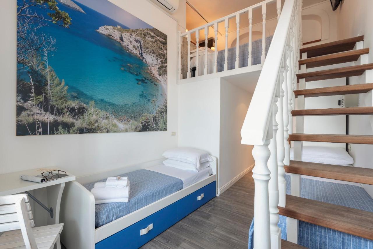 Hotel La Caletta Порто Санто Стефано Екстериор снимка