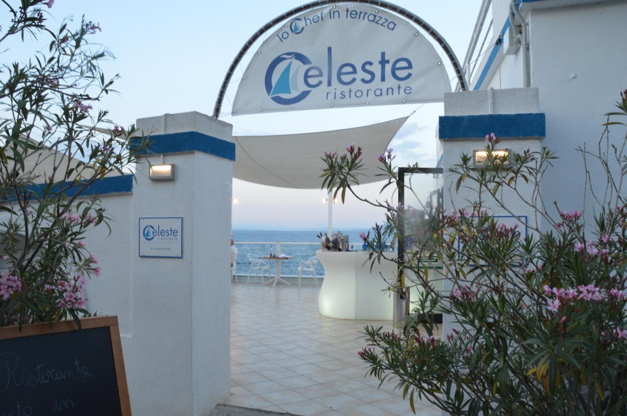 Hotel La Caletta Порто Санто Стефано Екстериор снимка