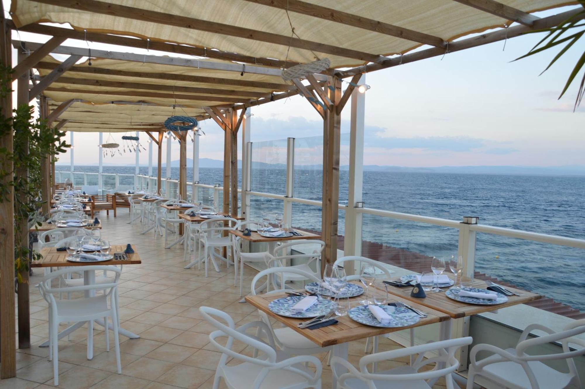 Hotel La Caletta Порто Санто Стефано Екстериор снимка